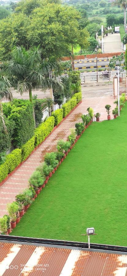 Готель Ruchishree Garden Удджайн Екстер'єр фото