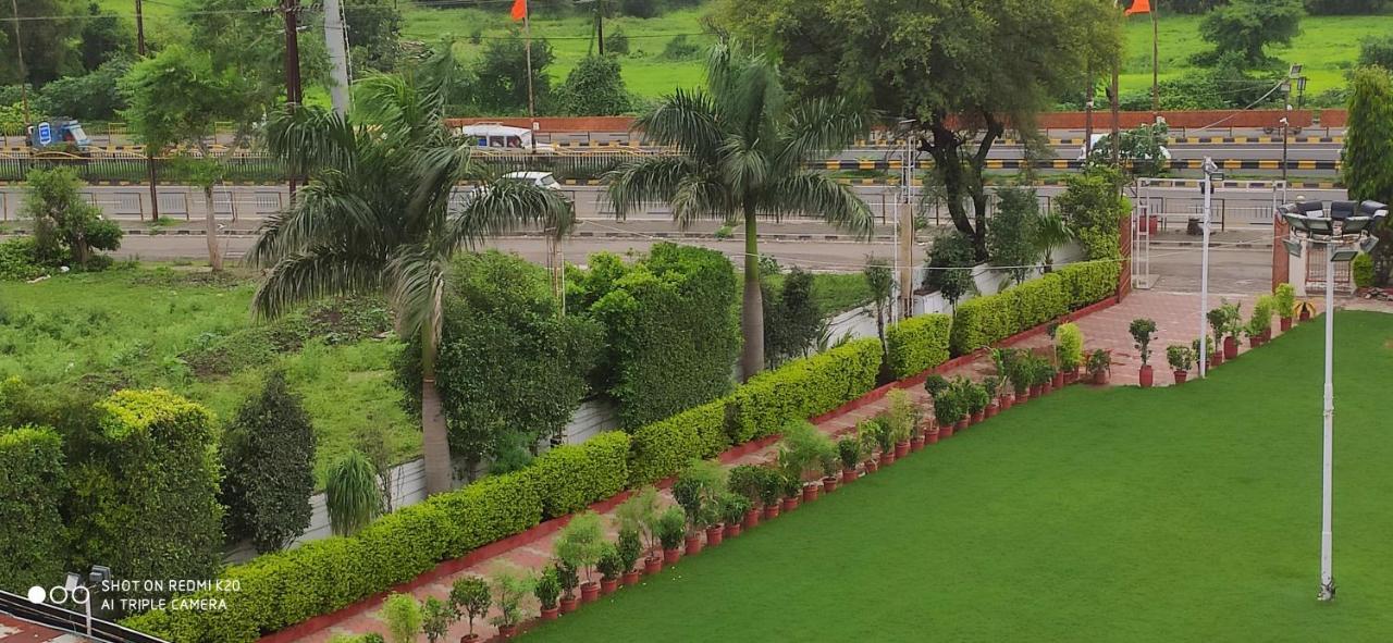 Готель Ruchishree Garden Удджайн Екстер'єр фото