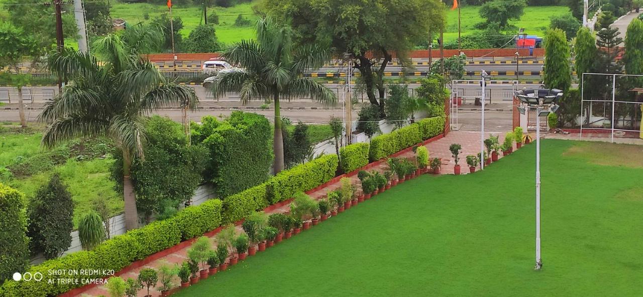 Готель Ruchishree Garden Удджайн Екстер'єр фото
